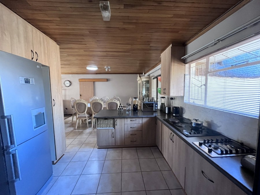 4 Bedroom Property for Sale in Pellissier Free State